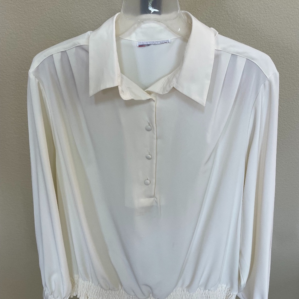 White ladies blouse polyester, size medium